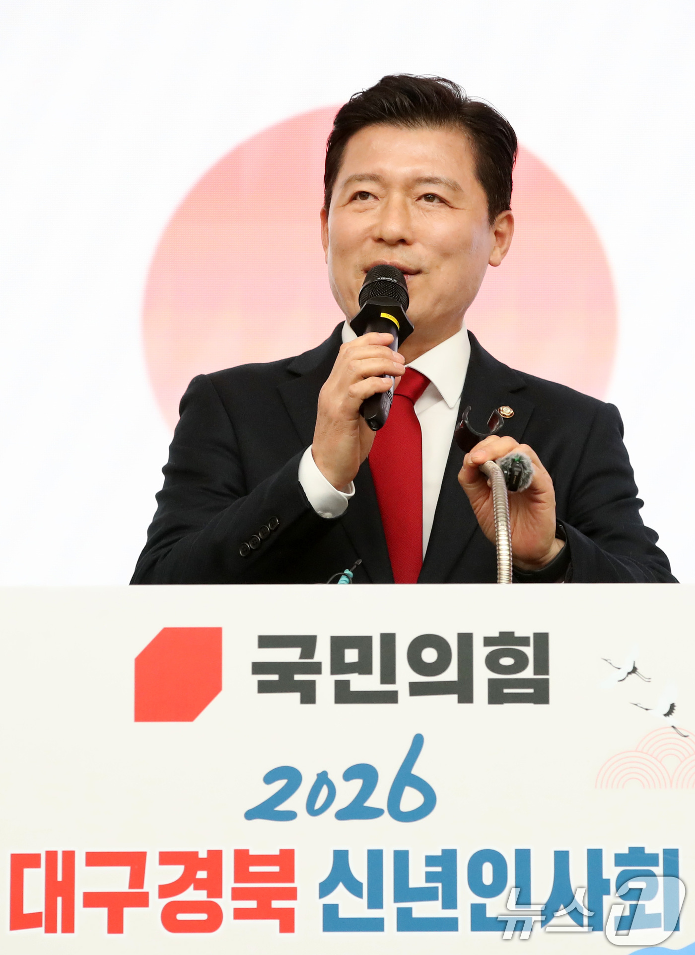 (대구=뉴스1) 공정식 기자 = 구자근 국민의힘 경북도당위원장이 2일 오후 대구 북구 엑스코(EXCO)에서 열린 '2026 국민의힘 대구·경북 신년인사회'에서 신년 인사를 하고 있 …