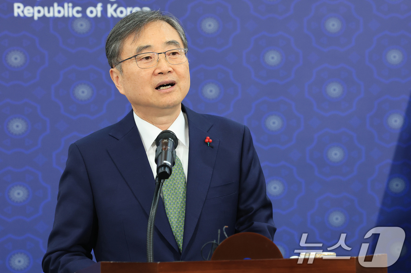 (서울=뉴스1) 임세영 기자 = 조현 외교부 장관이 2일 서울 종로구 외교부 청사에서 열린 2026년 외교부 시무식에서 신년사를 하고 있다. 2026.1.2/뉴스1