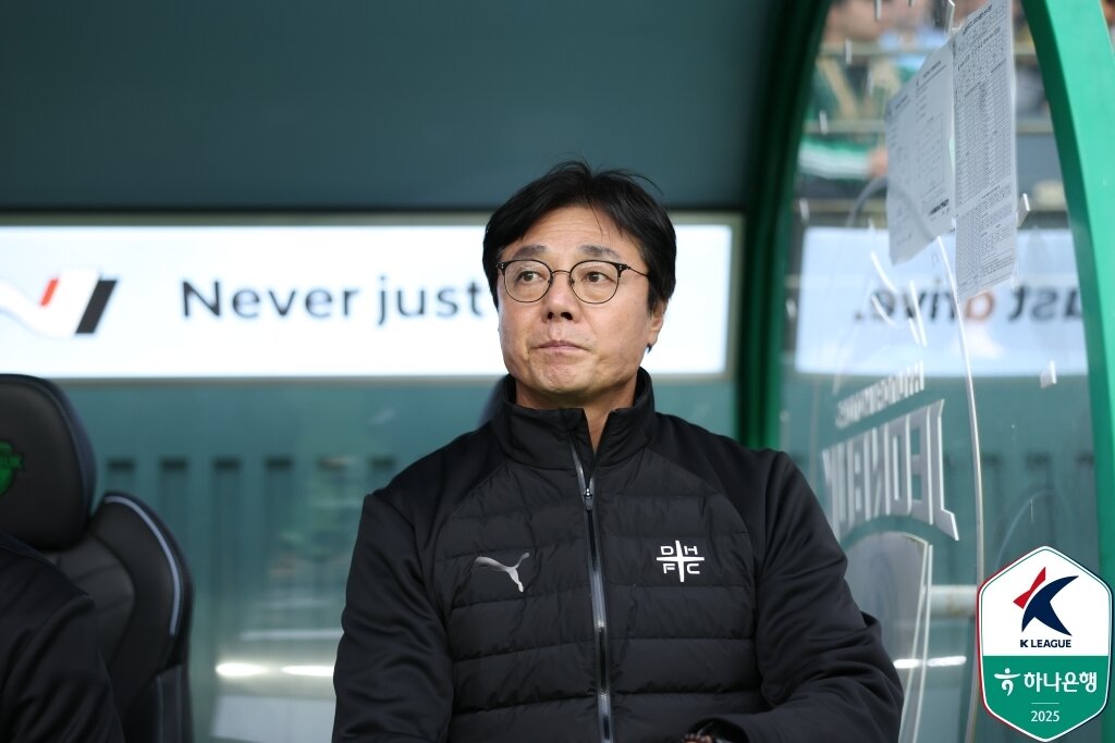 본문 이미지 - 황선홍 감독은 "강팀은, 명문클럽은 하루아침에 만들어지지 않는다"고 했다. 대전이 차근차근 성장할 수 있도록 좋은 토대를 만들겠다는 각오를 피력했다. (한국프로축구연맹 제공)