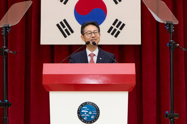 윤인국 통영부시장 취임…"행정 역량과 인적 네트워크로 시정 헌신"