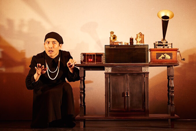 본문 이미지 - 연극 '나는 나의 아내다' 공연 사진(두산아트센터 제공)