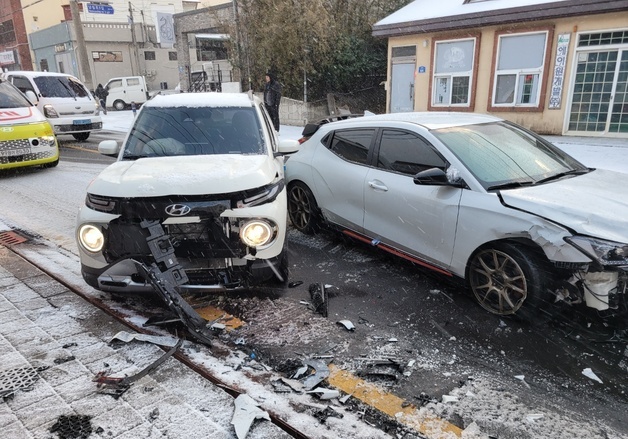 제주 한라산에 최대 26㎝ '눈'…13명 다치고 도로 곳곳 통제(종합2보)