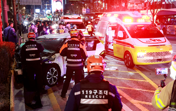 종각역 인근서 3중 추돌 사고로 행인 사망…또 70대 고령 운전(종합)