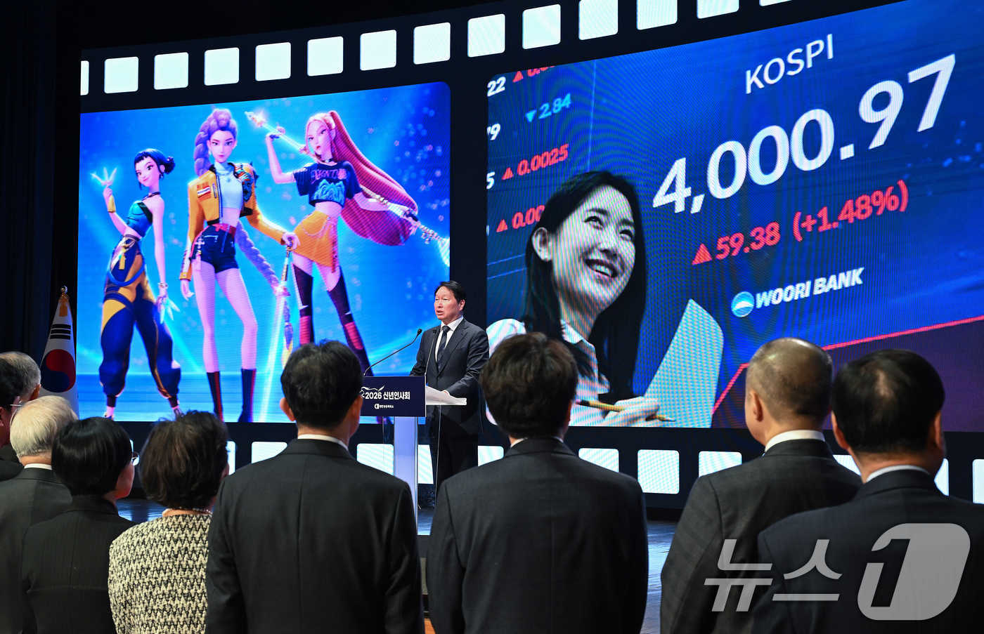 (서울=뉴스1) 사진공동취재단 = 최태원 SK그룹 회장 겸 대한상공회의소 회장이 2일 오후 서울 중구 대한상공회의소 국제회의장에서 열린 ‘2026 경제계 신년인사회’에서 인사말을 …