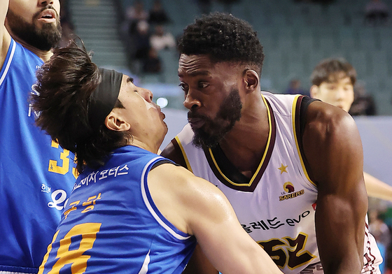 에릭, 내 눈을 보고 뺏어!