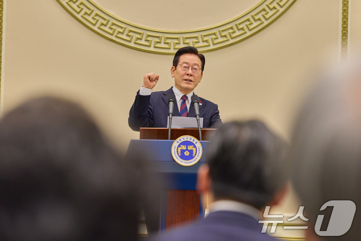 (서울=뉴스1) 이재명 기자 = 이재명 대통령이 2일 청와대 영빈관에서 열린 시무식에서 발언을 하고 있다. (청와대 제공. 재판매 및 DB 금지) 2026.1.2/뉴스1