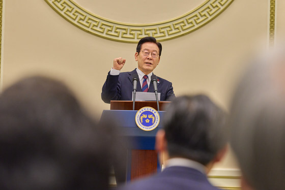 청와대 시무식 발언하는 이재명 대통령