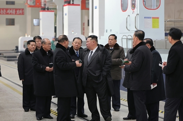 김정은 "제발로 나가라"…초유의 연설문으로 간부 단속