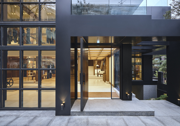 아미, 서울 한남동에 플래그십 스토어 오픈…글로벌 최대 규모