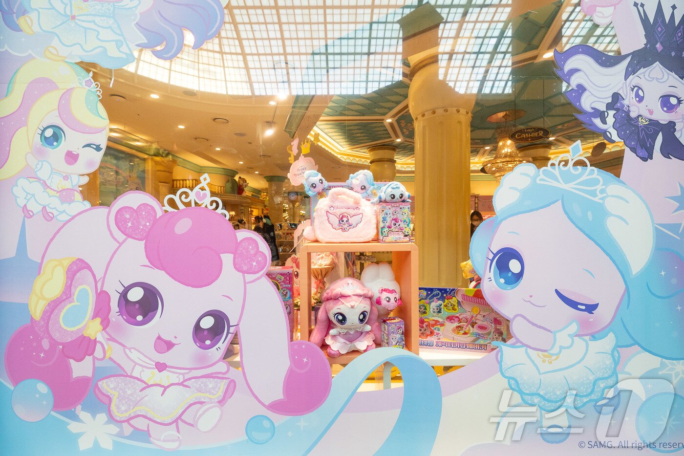 본문 이미지 - ‘프린세스 캐치! 티니핑’ 세계관을 입힌 겨울 시즌 축제 트윙클 미라클 윈터(롯데월드 제공)