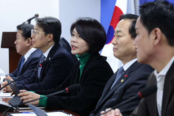 당정협의 발언하는 한정애