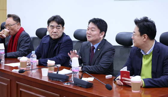 국힘 소장파 "장동혁 단식 적극 지지…당 통합 저해 언행 안돼"