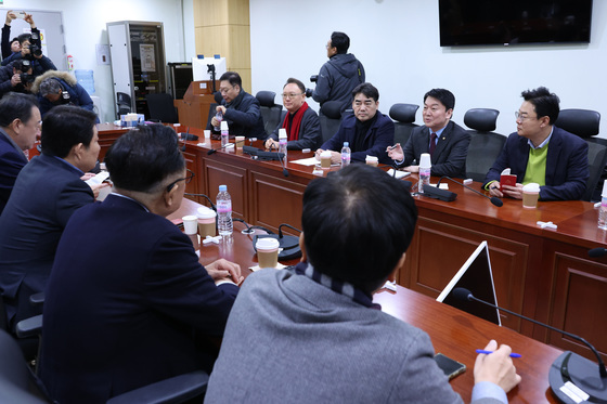 대안과 미래, 현안 논의