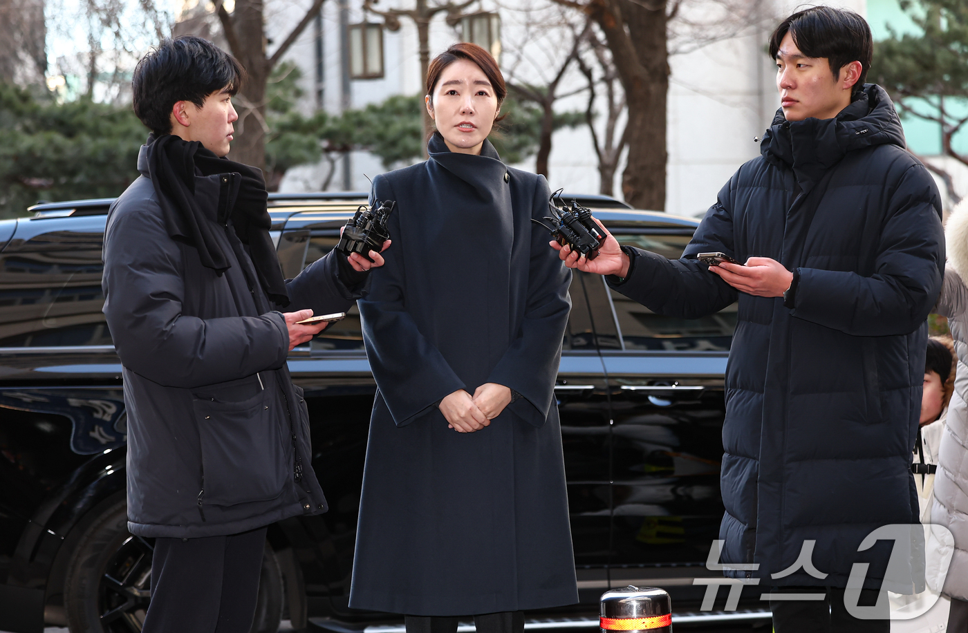 (서울=뉴스1) 김도우 기자 = 공천헌금 1억원을 수수한 혐의를 받는 강선우 무소속 의원이 20일 서울 마포구 서울경찰청 광역수사단 공공범죄수사대에 조사를 받기 위해 출석하며 취재 …