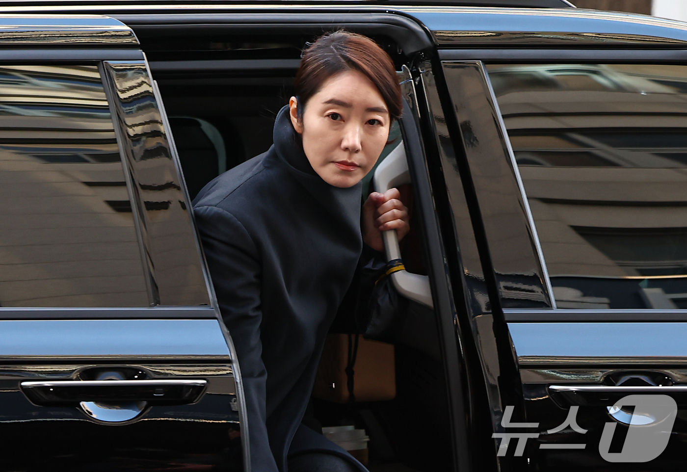 (서울=뉴스1) 김도우 기자 = 공천헌금 1억원을 수수한 혐의를 받는 강선우 무소속 의원이 20일 서울 마포구 서울경찰청 광역수사단 공공범죄수사대에 조사를 받기 위해 출석하고 있다 …