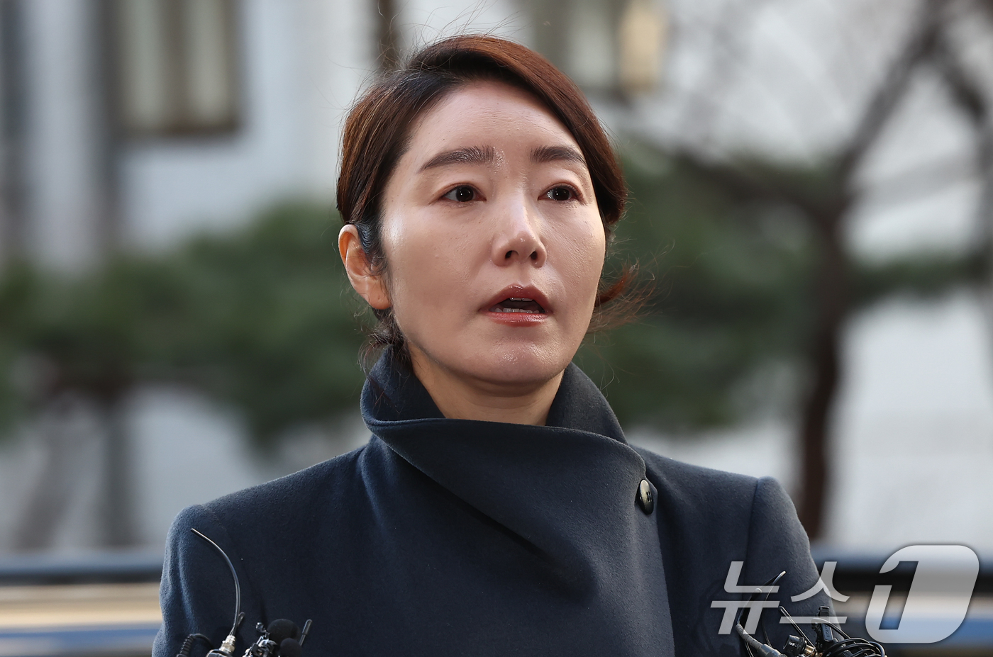 (서울=뉴스1) 김도우 기자 = 공천헌금 1억원을 수수한 혐의를 받는 강선우 무소속 의원이 20일 서울 마포구 서울경찰청 광역수사단 공공범죄수사대에 조사를 받기 위해 출석하며 취재 …