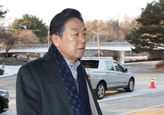 김형석 관장, 해임 의결 이후 첫 출근