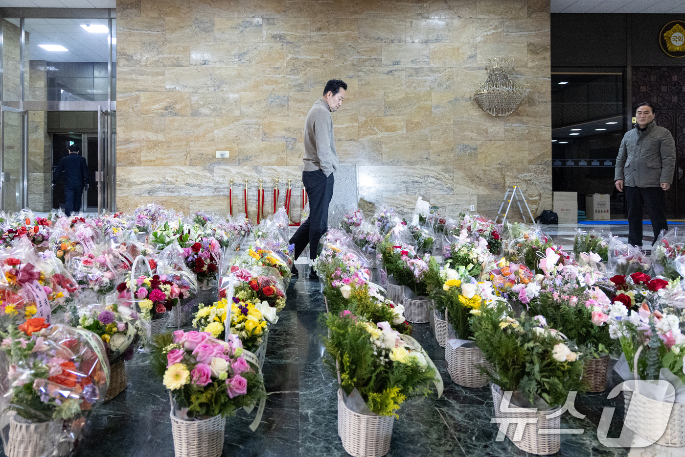 (서울=뉴스1) 이승배 기자 = 더불어민주당의 통일교 및 공천뇌물 특검 수용을 촉구하며 6일째 단식을 이어가고 있는 장동혁 국민의힘 대표가 20일 서울 여의도 국회 로텐더홀에서 응 …