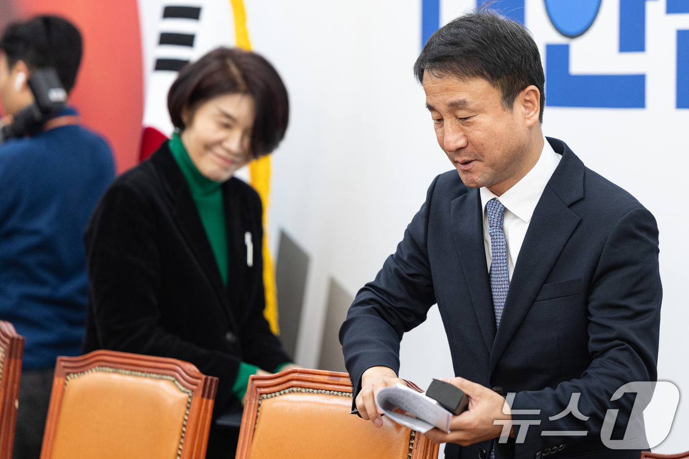 (서울=뉴스1) 이승배 기자 = 한병도 더불어민주당 원내대표가 20일 서울 여의도 국회에서 열린 원내대책회의에 참석하고 있다. 2026.1.20/뉴스1