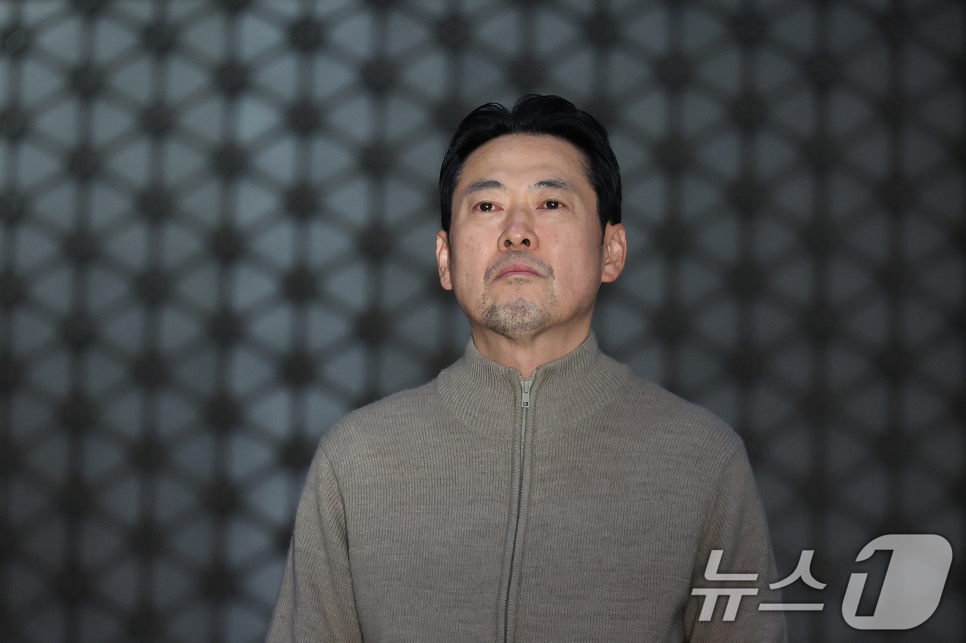 (서울=뉴스1) 신웅수 기자 = 단식 농성 중인 장동혁 국민의힘 대표가 20일 서울 여의도 국회 로텐더홀에 마련된 단식농성장에서 생각에 잠겨 있다. 2026.1.20/뉴스1