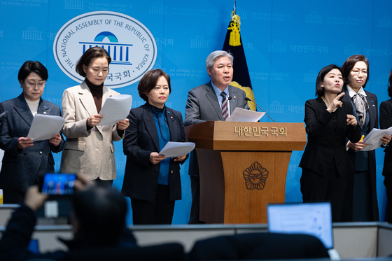 중수청·공소청법 관련 긴급 기자회견하는 조국혁신당
