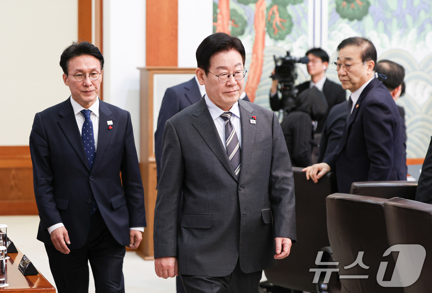 (서울=뉴스1) 허경 기자 = 이재명 대통령이 20일 청와대에서 열린 국무회의에 입장하고 있다. 2026.1.20/뉴스1