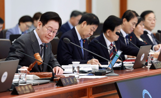 국무회의 주재하는 이재명 대통령