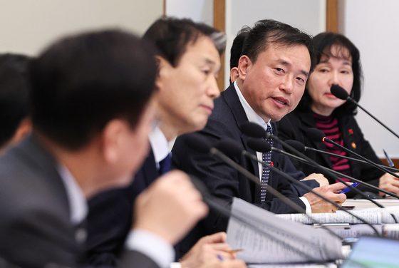 발언하는 김종철 방송미디어통신위원장