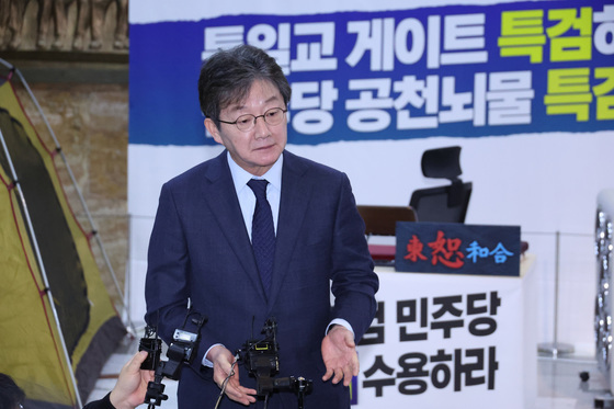 유승민, 張단식장 찾아 "생각 달라도 국민 신뢰할 보수로 거듭나야"