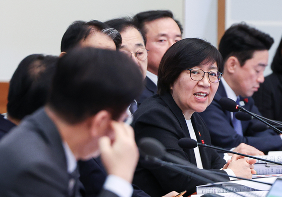 발언하는 정은경 장관