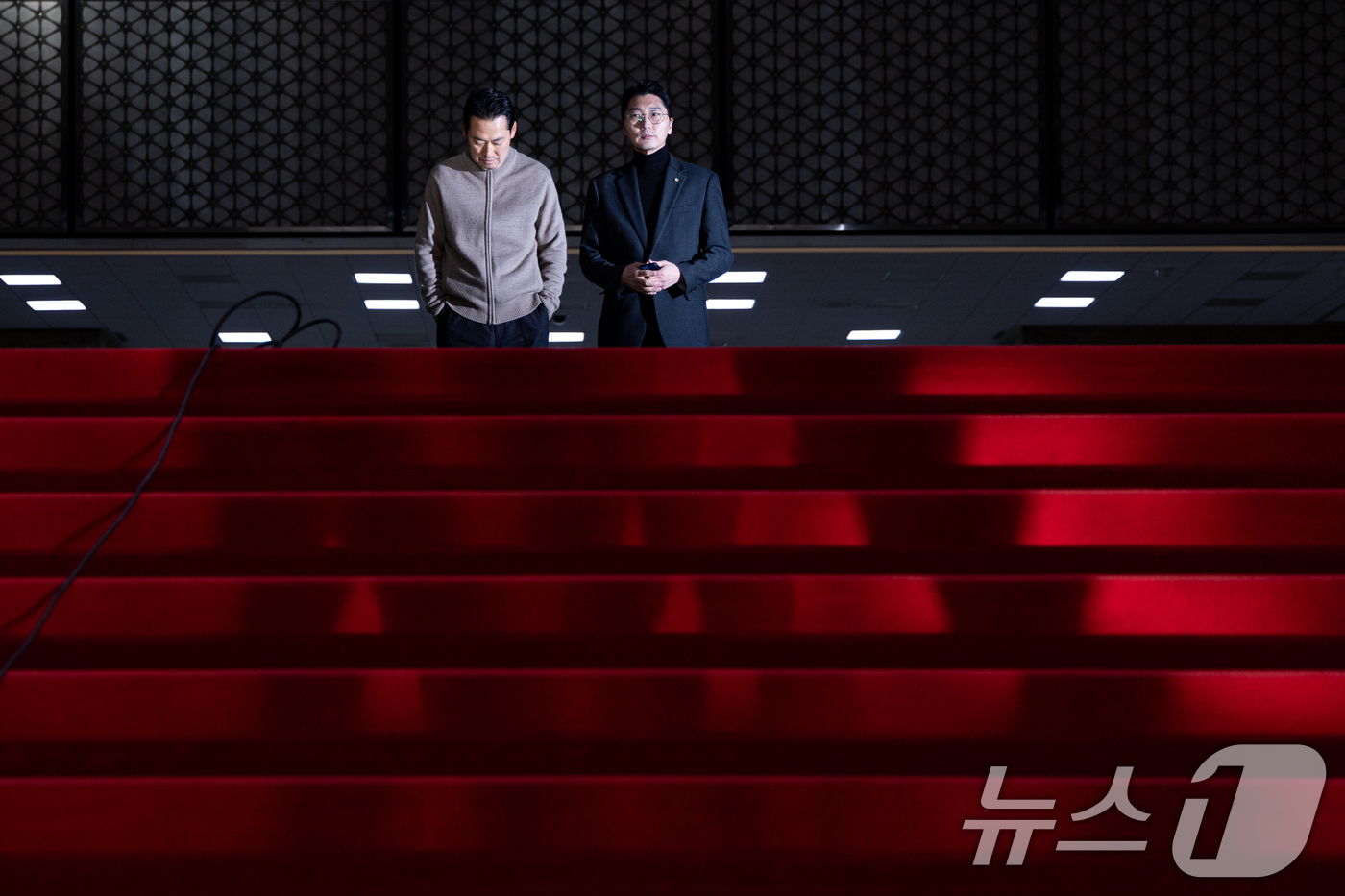 (서울=뉴스1) 이승배 기자 = 더불어민주당의 통일교 및 공천뇌물 특검 수용을 촉구하며 6일째 단식을 이어가고 있는 장동혁 국민의힘 대표가 20일 서울 여의도 국회 로텐더홀을 거닐 …