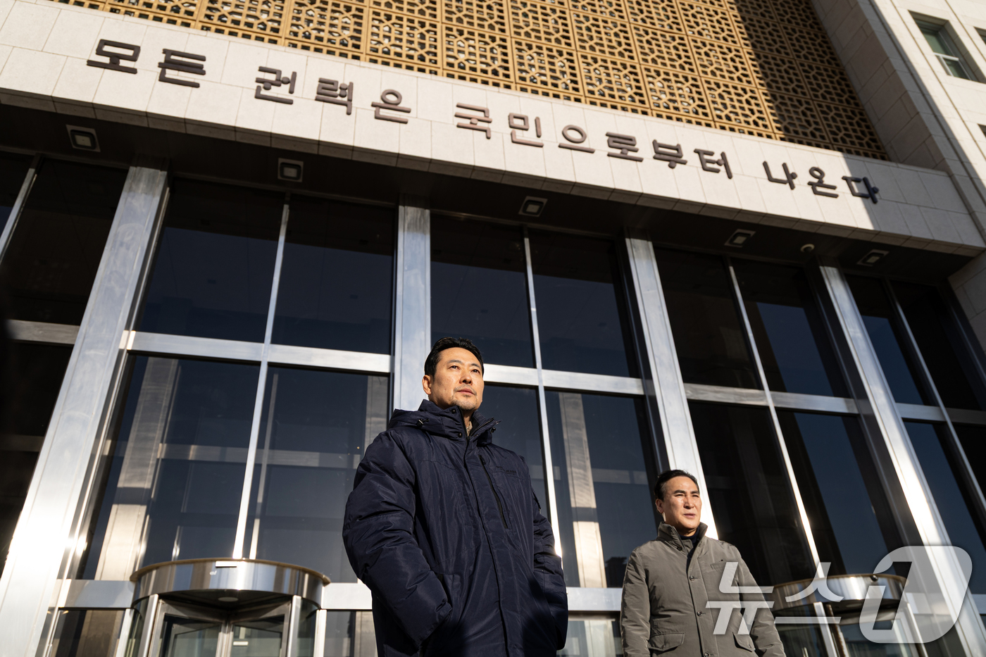 (서울=뉴스1) 이승배 기자 = 더불어민주당의 통일교 및 공천뇌물 특검 수용을 촉구하며 6일째 단식을 이어가고 있는 장동혁 국민의힘 대표가 20일 서울 여의도 국회 본청을 나와 해 …