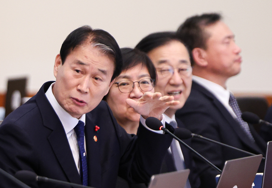 발언하는 권오을 장관