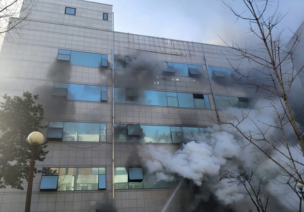 부천 중동 KB국민은행 건물 화재 3시간여 만에 불길 잡아(종합)