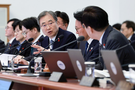 발언하는 조현 외교부 장관