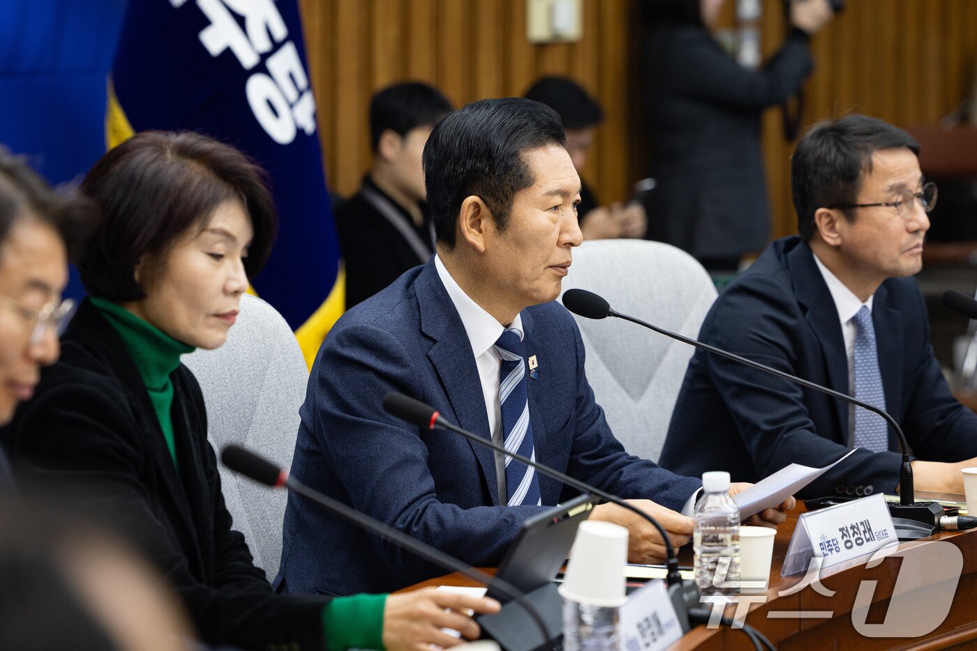 본문 이미지 - 정청래 더불어민주당 대표가 20일 서울 여의도 국회에서 열린 공소청법·중대수사청법 공청회(정책의원총회)에서 모두 발언을 하고 있다. 2026.1.20/뉴스1 ⓒ News1 유승관 기자