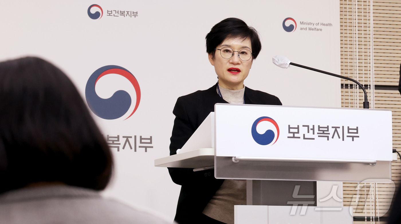 (세종=뉴스1) 김기남 기자 = 임혜성 보건복지부 사회보장위원회 사무국장이 20일 세종시 정부세종청사에서 사회보장제도 신설·변경 협의제도 개편방안을 발표하고 있다. 2026.1.2 …
