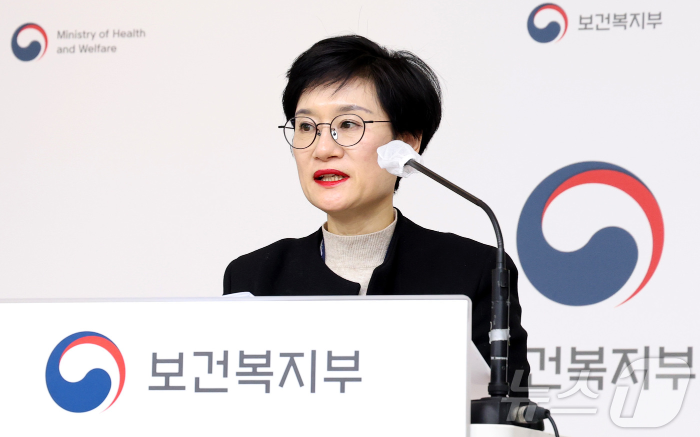 (세종=뉴스1) 김기남 기자 = 임혜성 보건복지부 사회보장위원회 사무국장이 20일 세종시 정부세종청사에서 사회보장제도 신설·변경 협의제도 개편방안을 발표하고 있다. 2026.1.2 …