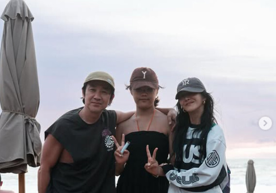 윤혜진♥엄태웅, 딸 엄지온과 발리서 가족사진…부모만큼 큰 키 '깜짝'