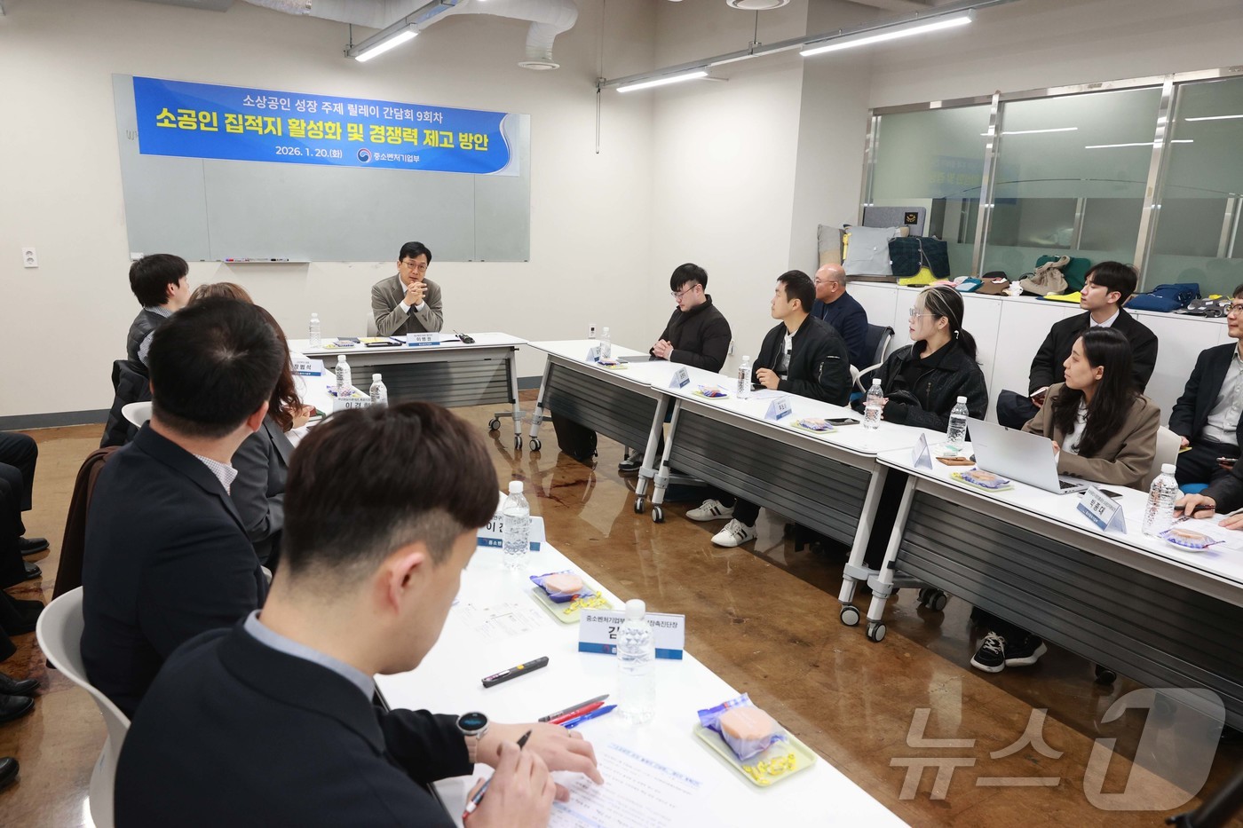 (서울=뉴스1) = 이병권 중소벤처기업부 제2차관이 20일 부산범일의류제조특화지원센터에서 열린 '제9차 소상공인 성장 릴레이 간담회'에서 인사말을 하고 있다. (중소벤처기업부 제공 …