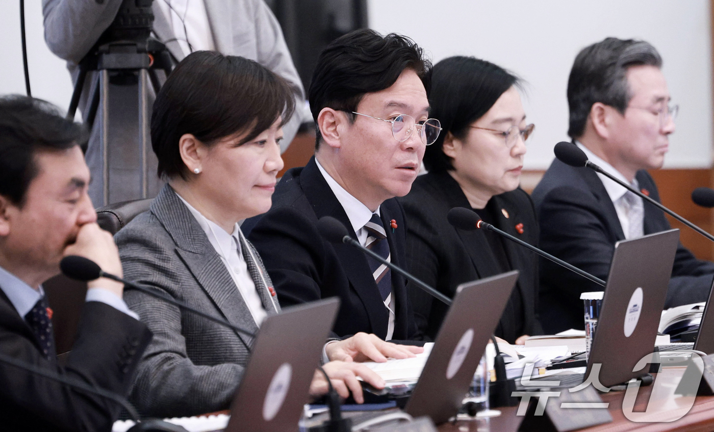 (서울=뉴스1) 허경 기자 = 김영훈 고용노동부 장관이 20일 청와대에서 열린 국무회의에서 발언하고 있다. 2026.1.20/뉴스1