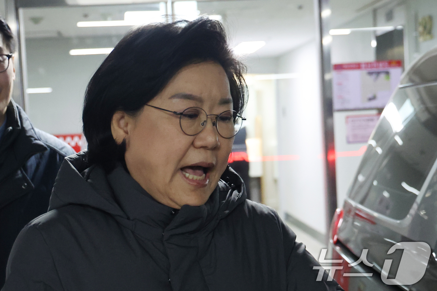 (서울=뉴스1) 김명섭 기자 = 이혜훈 기획예산처 장관 후보자가 20일 오후 서울 중구 예금보험공사에 마련된 인사청문회 준비 사무실에서 점심시간을 이용해 외부로 이동하고 있다. 2 …