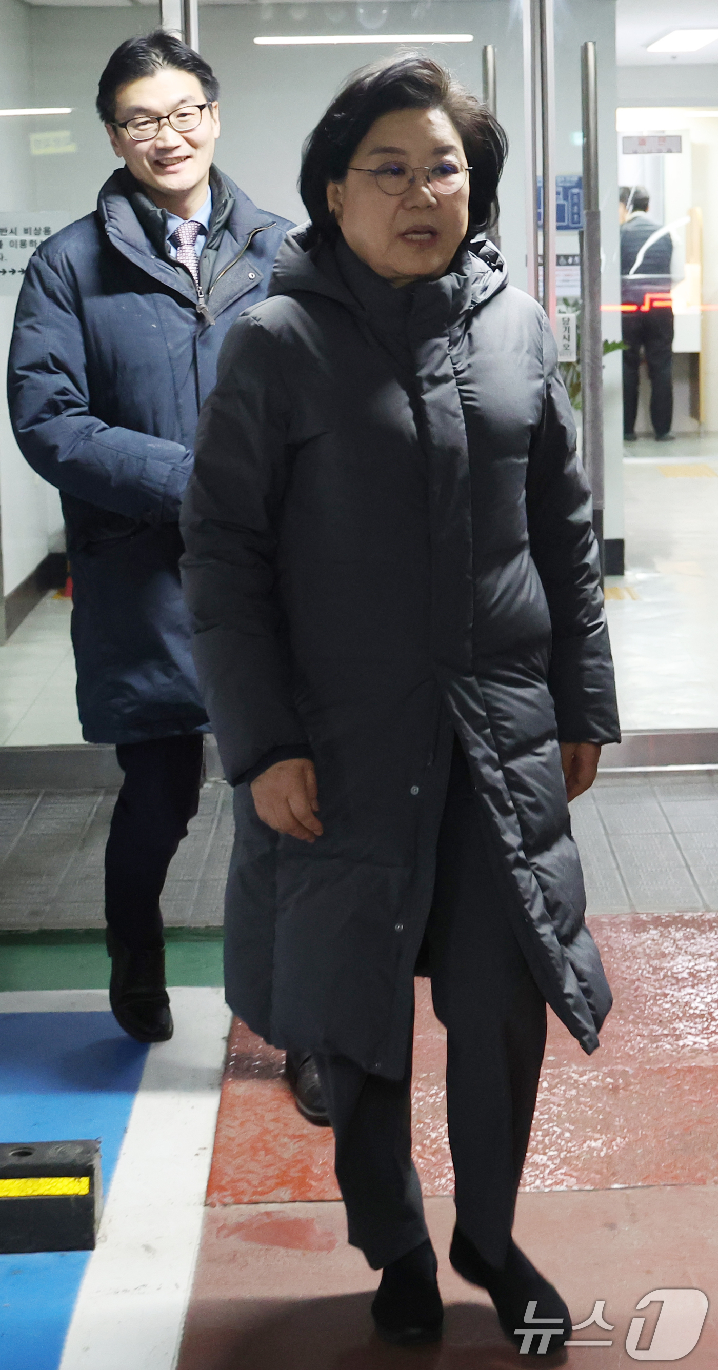 (서울=뉴스1) 김명섭 기자 = 이혜훈 기획예산처 장관 후보자가 20일 오후 서울 중구 예금보험공사에 마련된 인사청문회 사무실에서 점심시간을 이용해 외부로 이동하고 있다. 2026 …