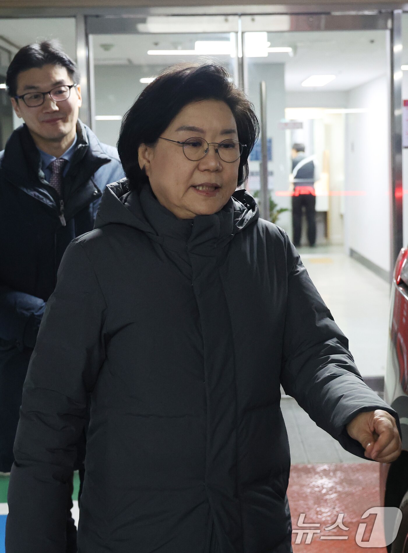 본문 이미지 - 이혜훈 기획예산처 장관 후보자가 20일 오후 서울 중구 예금보험공사에 마련된 인사청문회 준비 사무실에서 점심시간을 이용해 외부로 이동하고 있다. 2026.1.20/뉴스1 ⓒ News1 김명섭 기자