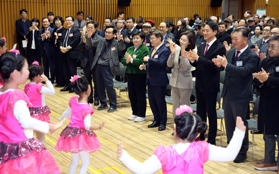 아이들 무대로 연 대한노인회 서울시연합회 신년인사회