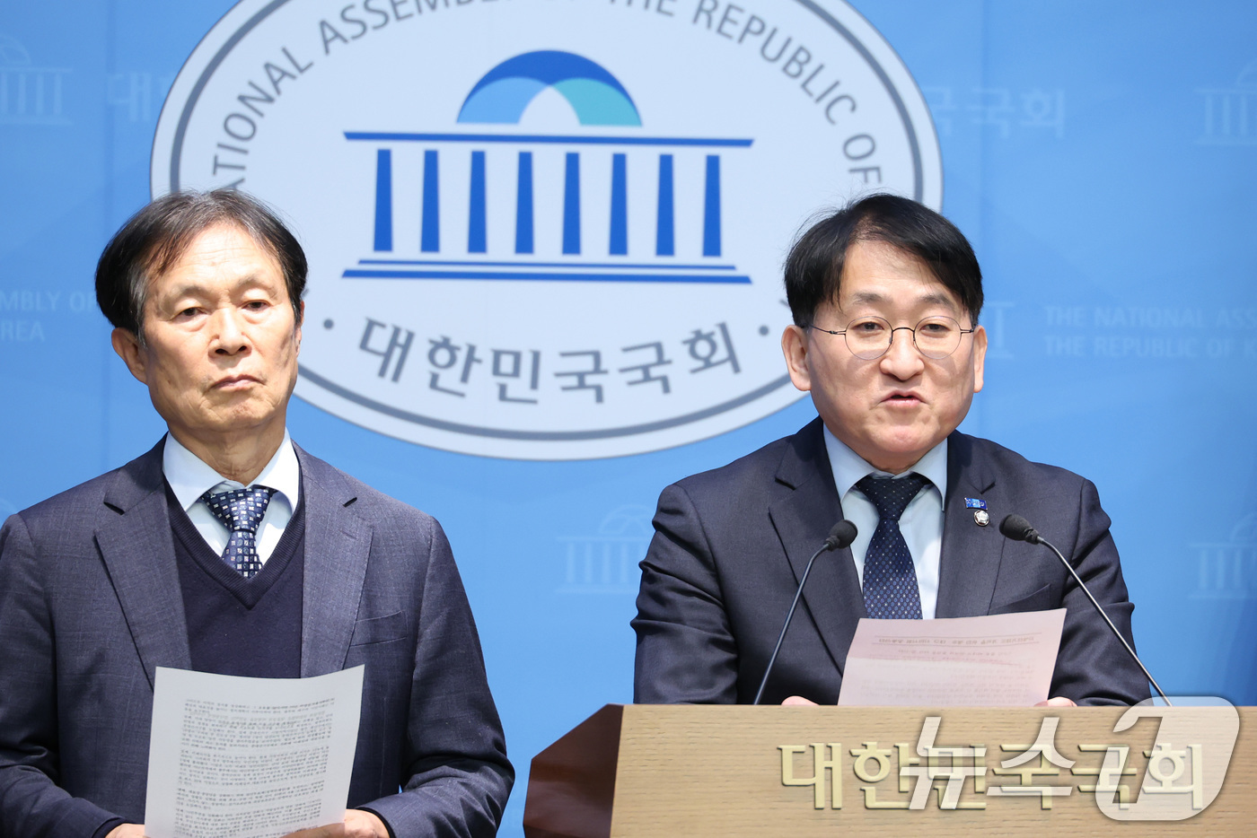 (서울=뉴스1) 신웅수 기자 = 차규근 조국혁신당 의원이 20일 서울 여의도 국회 소통관에서 정치개혁 광주대구 시민사회 2차 공동토론회 관련 기자회견을 하고 있다. 2026.1.2 …