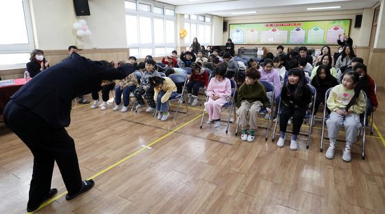 '학령인구 감소'로 문닫는 괘법초…아쉬운 이별