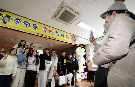 '학령인구 감소'로 문닫는 괘법초, 마지막 졸업식