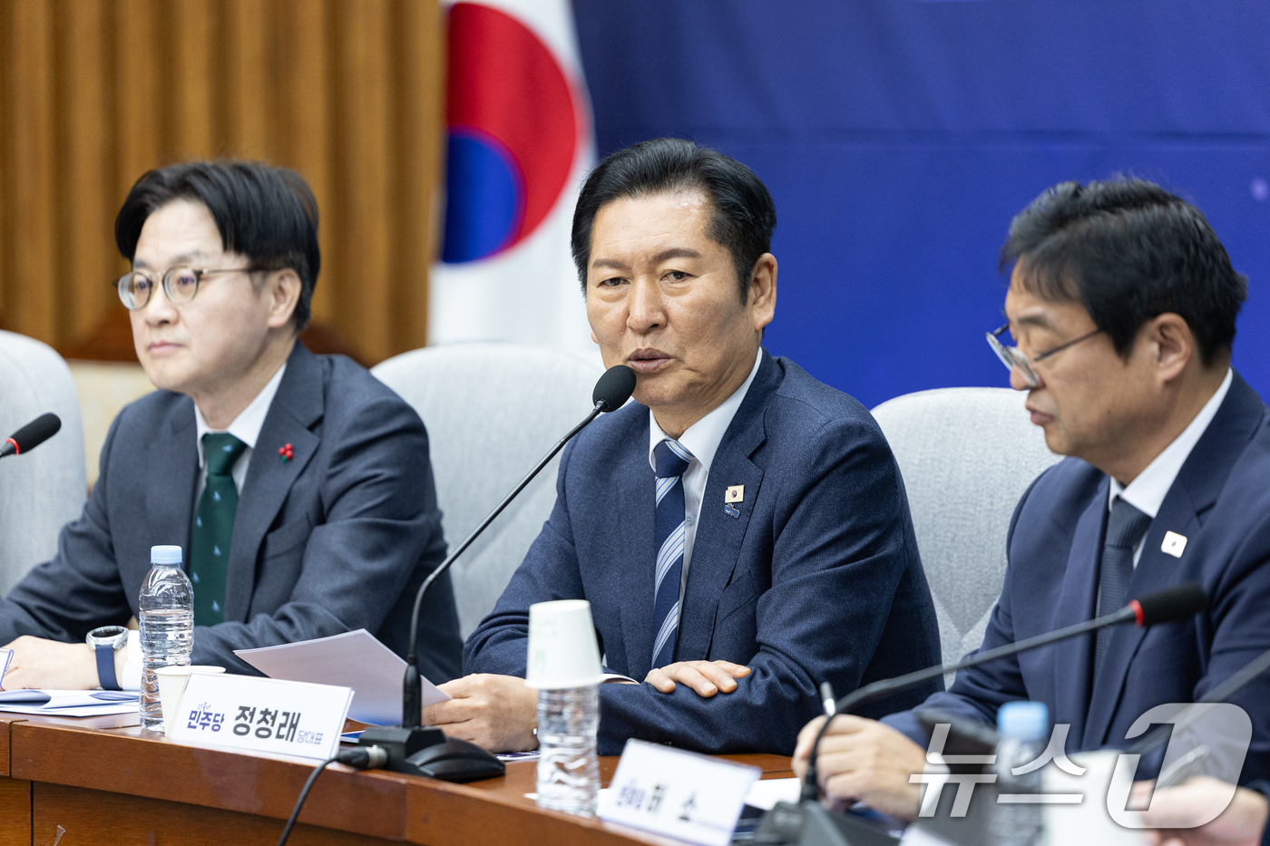 (서울=뉴스1) 이승배 기자 = 정청래 더불어민주당 대표가 20일 서울 여의도 국회에서 열린 AX 발전을 위한 정책간담회에서 모두발언하고 있다. 2026.1.20/뉴스1