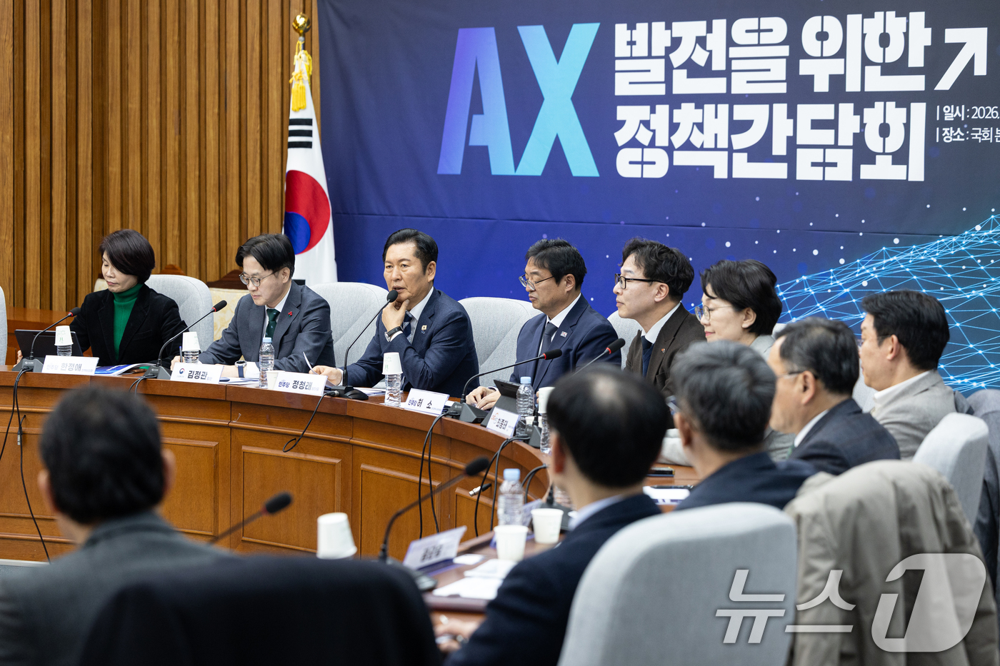 (서울=뉴스1) 이승배 기자 = 정청래 더불어민주당 대표가 20일 서울 여의도 국회에서 열린 AX 발전을 위한 정책간담회에서 모두발언하고 있다. 2026.1.20/뉴스1